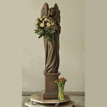 Скульптура ангела на могилу SCULTORE