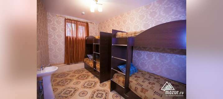 Самое дешевое койко-место в 8-спальной комнате хостела в Барнауле